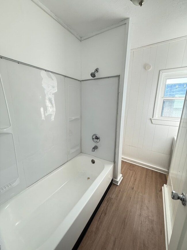 Building Photo - 658 Cooper St