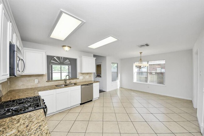 Building Photo - 32310 Archer Park