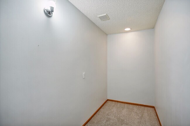 Building Photo - 7451 Derby Ln