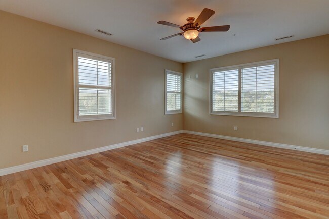 Building Photo - Incredible Home with Lake Views!