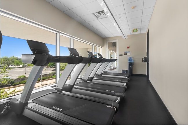 Building Photo - Three Bedroom - RiverHouse Condo!