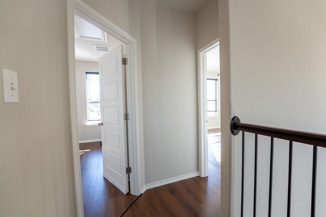 Building Photo - 10125 Milla Cir