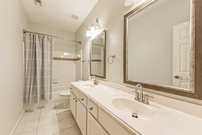 Building Photo - 14610 Farrawood Dr