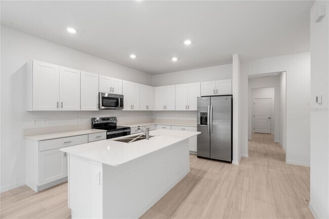 Building Photo - 18170 Pleasantview Blvd