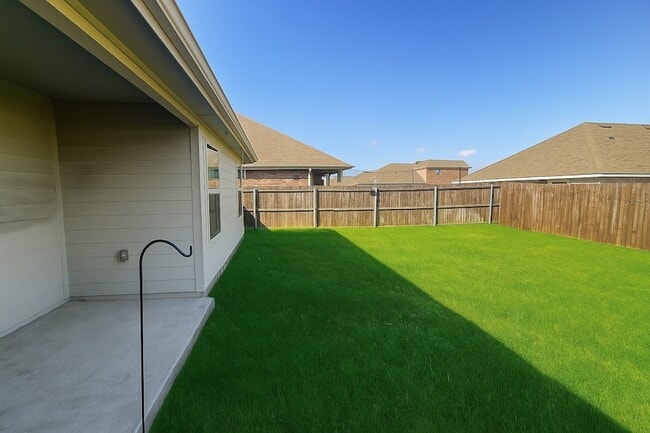 Building Photo - 612 Stampede Ln