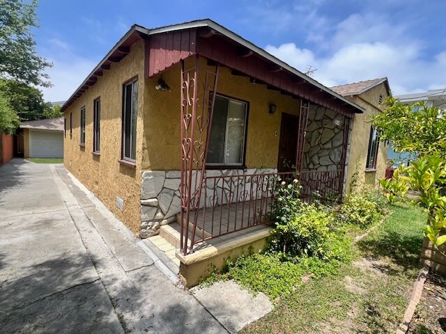 Building Photo - 1085 Amoroso Pl