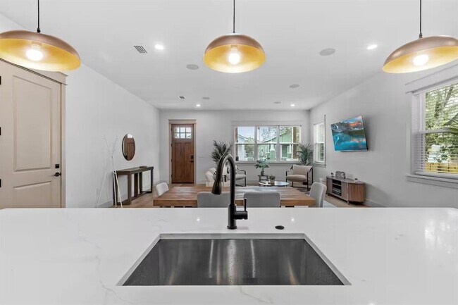 Building Photo - 2407 Harper St