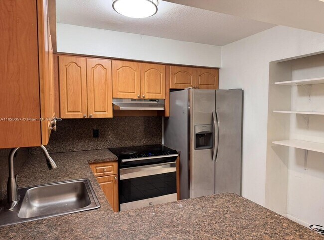 Primary Photo - 1750 W 56th St