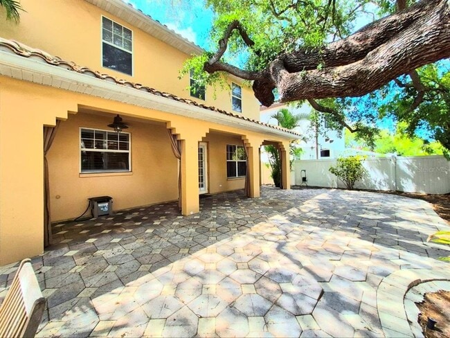 Building Photo - 3817 W Tacon St