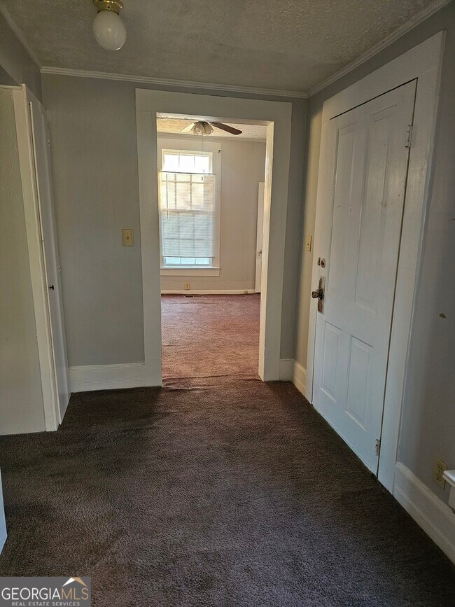 Building Photo - 1325 3rd St