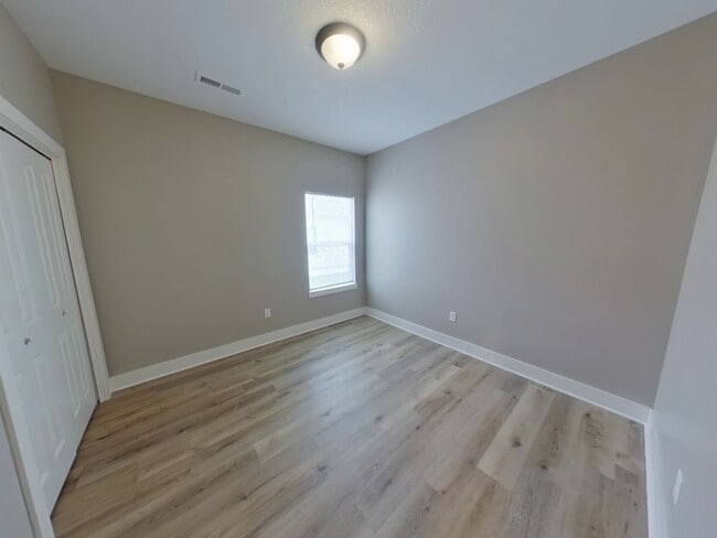 Building Photo - 6814 W White Pne St