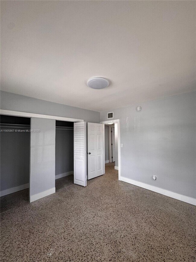 Building Photo - 175 NW 17th Pl