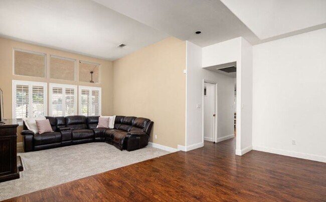 Building Photo - 13019 Queen Palm Ct