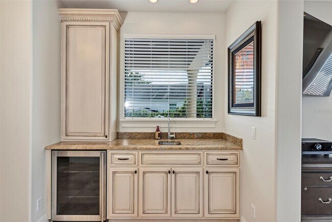 Building Photo - 2616 N Westmoreland Dr
