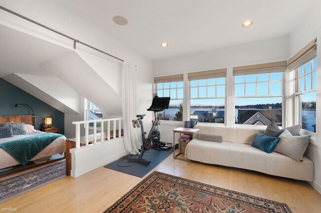 Building Photo - 5 br, 3.5 bath House - 903 Lakeside Avenue...