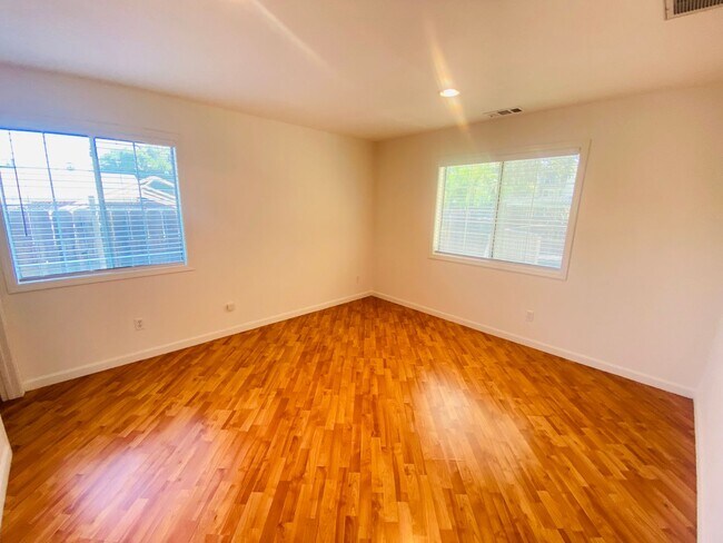 Building Photo - 5 Scharff Ave