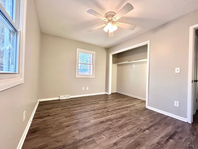 Building Photo - Ivanrest 3689-3695