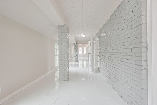 Building Photo - 10815 Creektree Dr