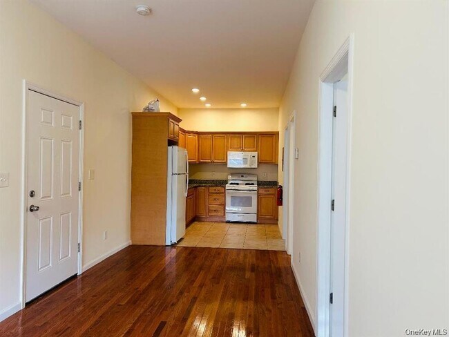 Building Photo - 16 Schneider Ave