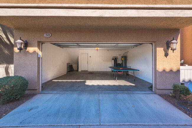 Building Photo - 1628 E Canyon Creek Dr