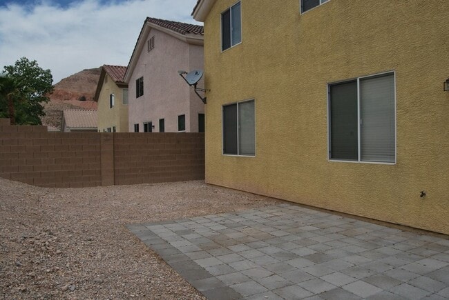 Building Photo - Gorgeous Rhodes Ranch Country Club home in Guard Gated Community!