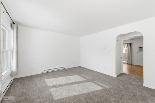 Building Photo - 105 W Somonauk St