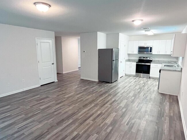 Building Photo - 15717 Del Norte Dr