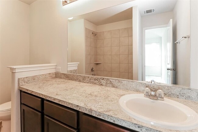Building Photo - 13931 Westfield Dr