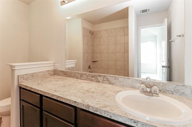 Building Photo - 417 Upper Creek Dr