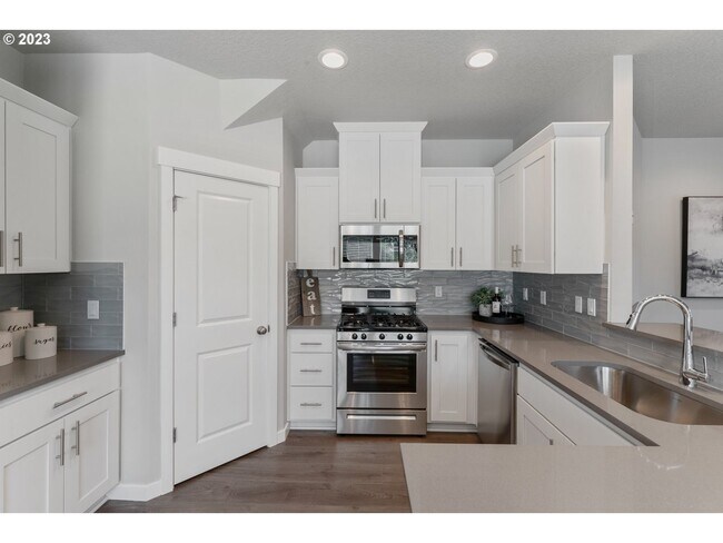 Building Photo - 18010 NE 47th Ave