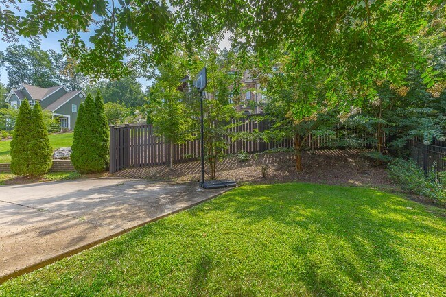 Building Photo - Fully Furnished Home!