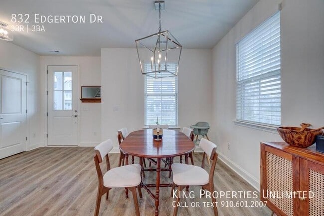 Building Photo - 832 Edgerton Dr