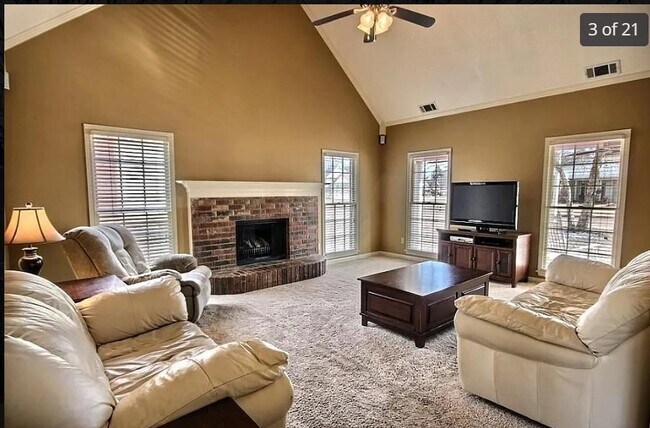 Building Photo - 773 Bradley Cove
