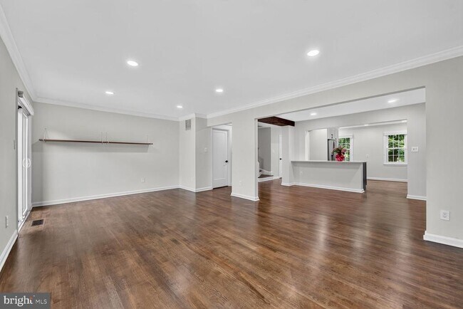 Building Photo - 7426 Hallcrest Dr