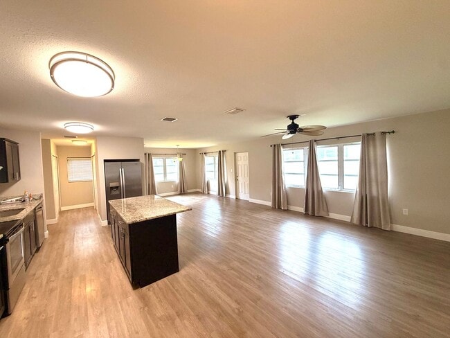 Building Photo - Modern Updated 3/2 in Winter Park Estates