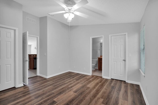 Building Photo - Charming 3 BR Home in Jacksonville, FL