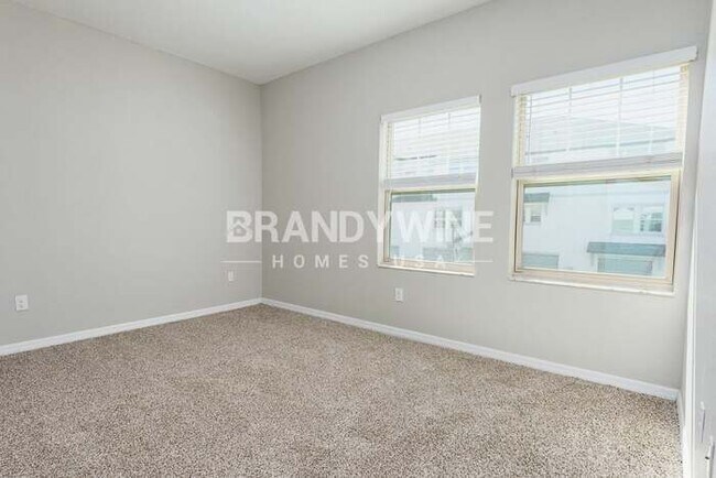 Building Photo - 5637 Mercado Dr