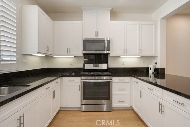 Building Photo - 5750 Acacia Ln