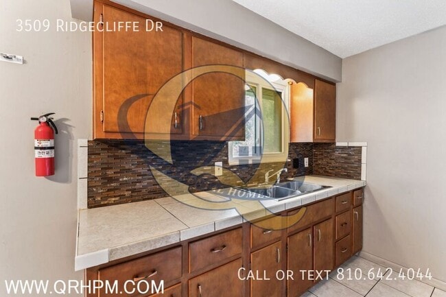 Building Photo - 3509 Ridgecliffe Dr