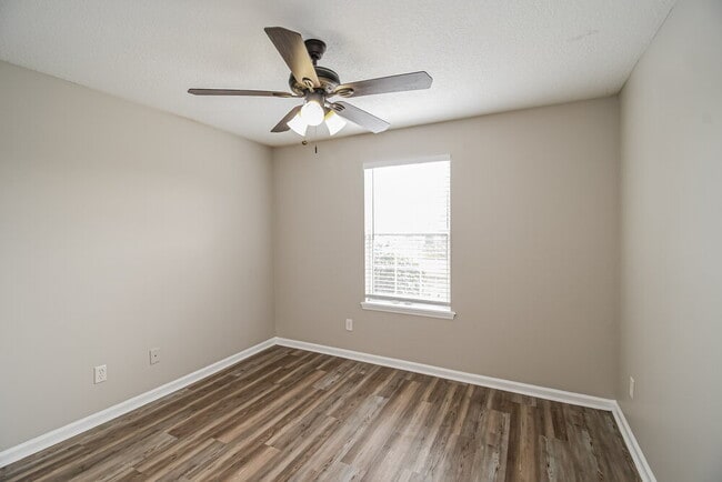 Building Photo - 10341 Shelby Creek Rd N