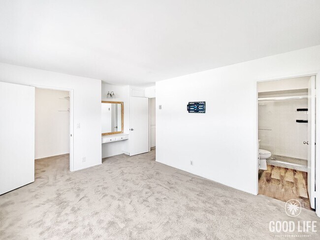 Building Photo - Beautiful 2BD/2BA Condo in La Mesa!