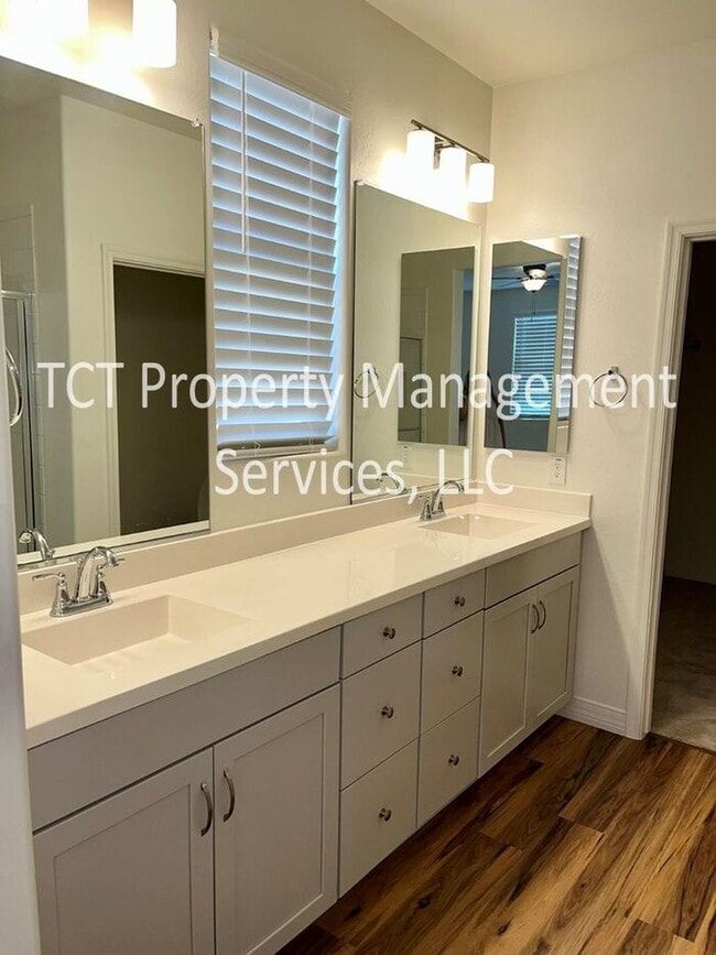 Building Photo - Beautiful Brand New Home In Gilbert Lake Community!