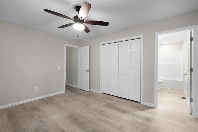 Building Photo - 135 Holly Creek Dr