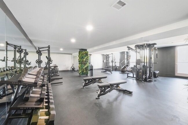 Building Photo - 40 Center St