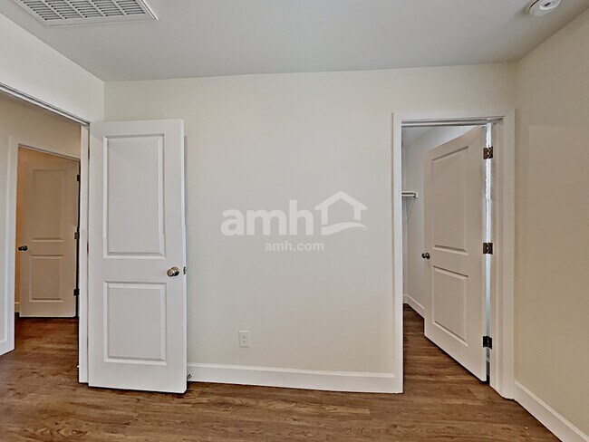 Building Photo - 12502 N 60th Ave