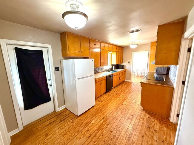 Building Photo - **APPLICATION RECEIVED** *MOVE IN SPECIAL* Gated Home With Hill Country Living Just Minutes From ...