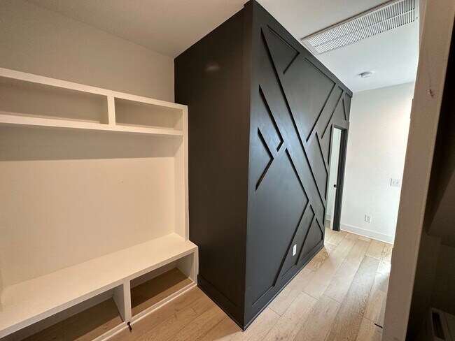 Building Photo - 704 Inspiration Blvd