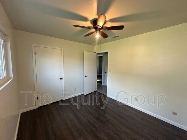 Building Photo - 4122 W Monte Vista Ave