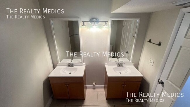 Building Photo - 2130 Forest Knoll Dr NE