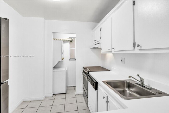 Building Photo - 7825 Fairview Dr